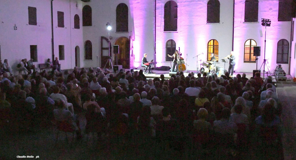 Una serata di musica, emozioni e solidarietà all'Arena Cecchini di Cordovado